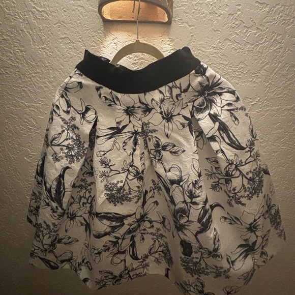 White House Black Market Black & White Floral Circle Skirt - Picture 5 of 6